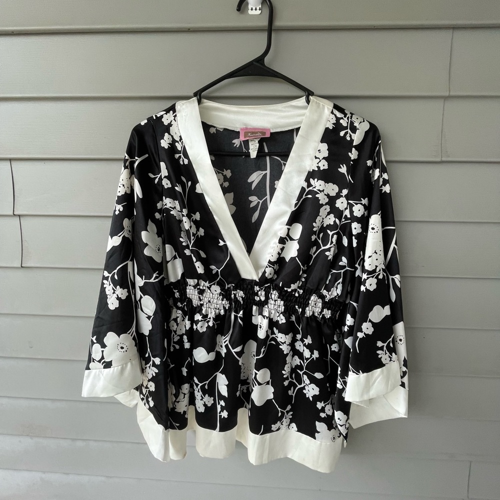 K Mode    Floral Black & White Top